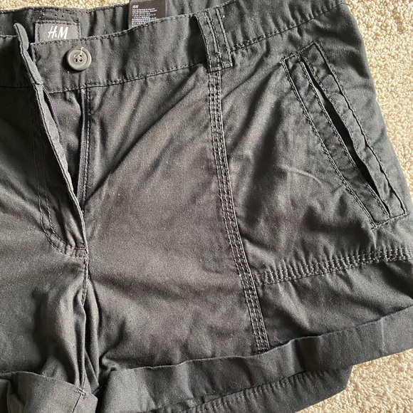 H&M Black Shorts - Picture 2 of 5